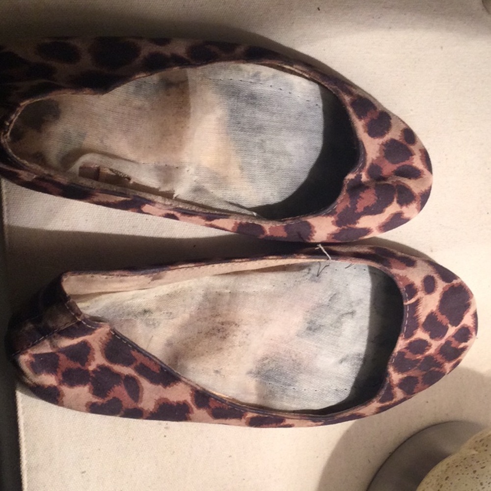 Well worn size 8 comfy shoe